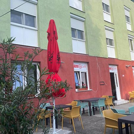 Tifani Szallo Hotel Balatonlelle Luaran gambar