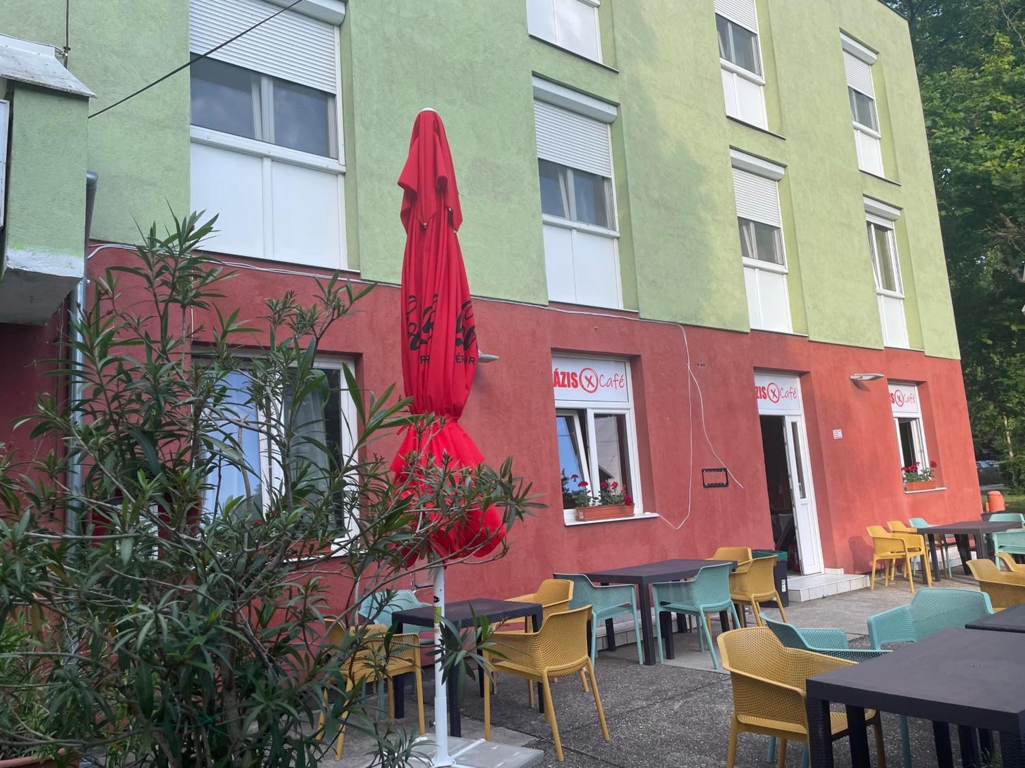 Tifani Szallo Hotel Balatonlelle Luaran gambar