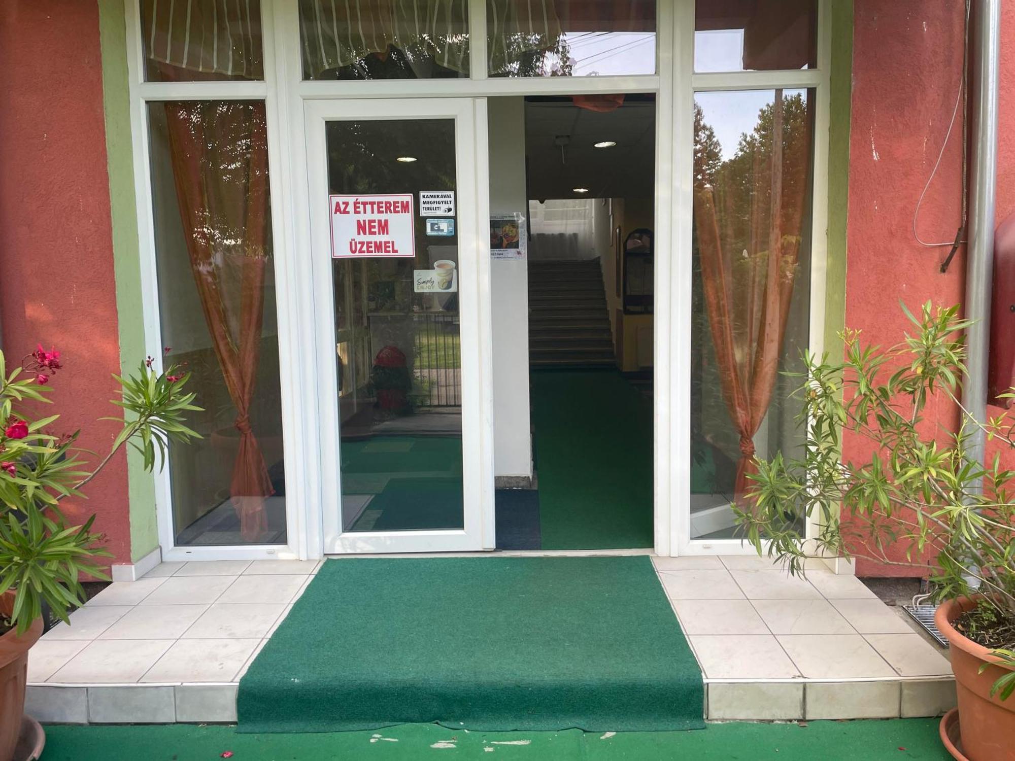 Tifani Szallo Hotel Balatonlelle Luaran gambar