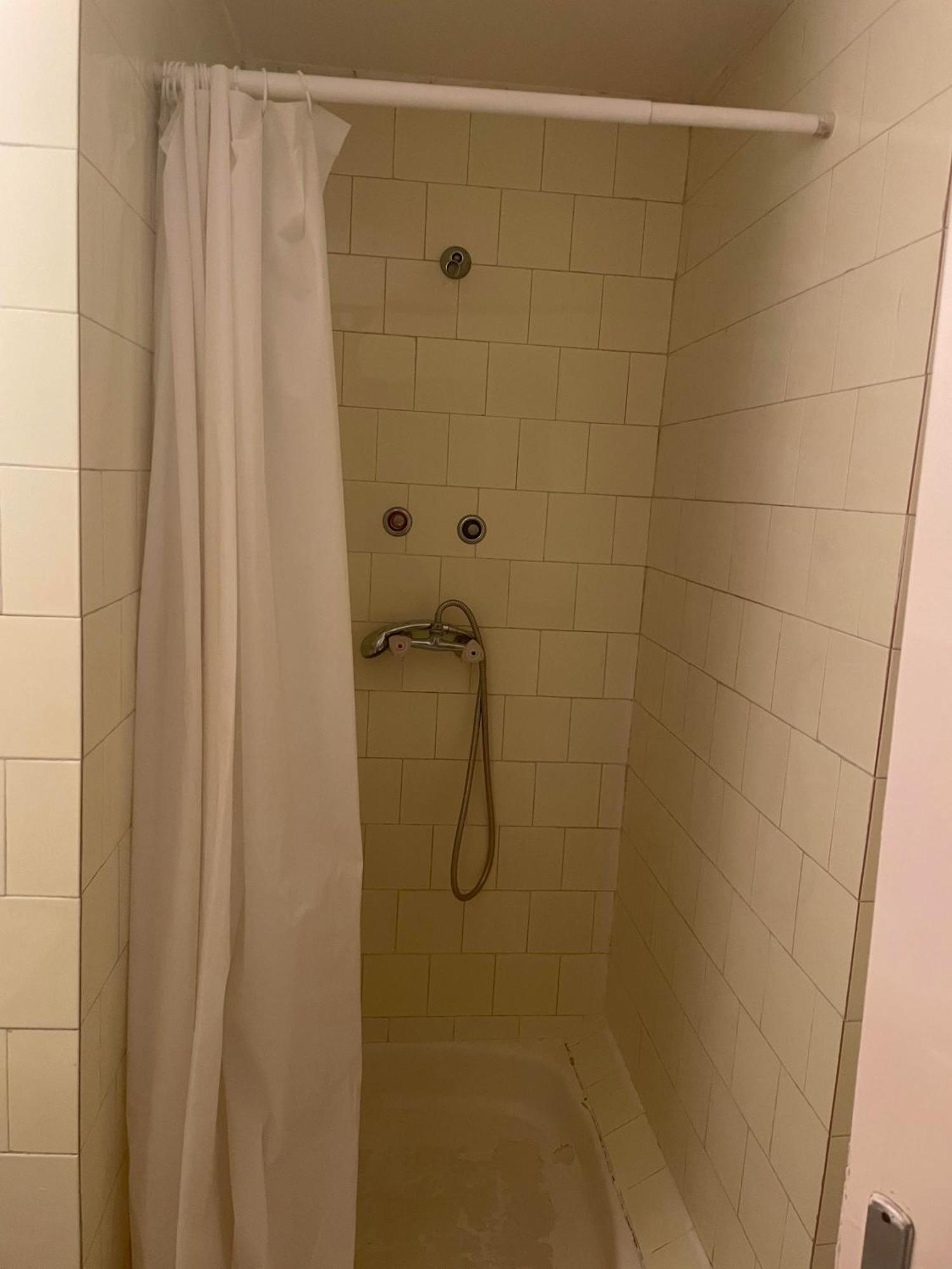 Tifani Szallo Hotel Balatonlelle Luaran gambar