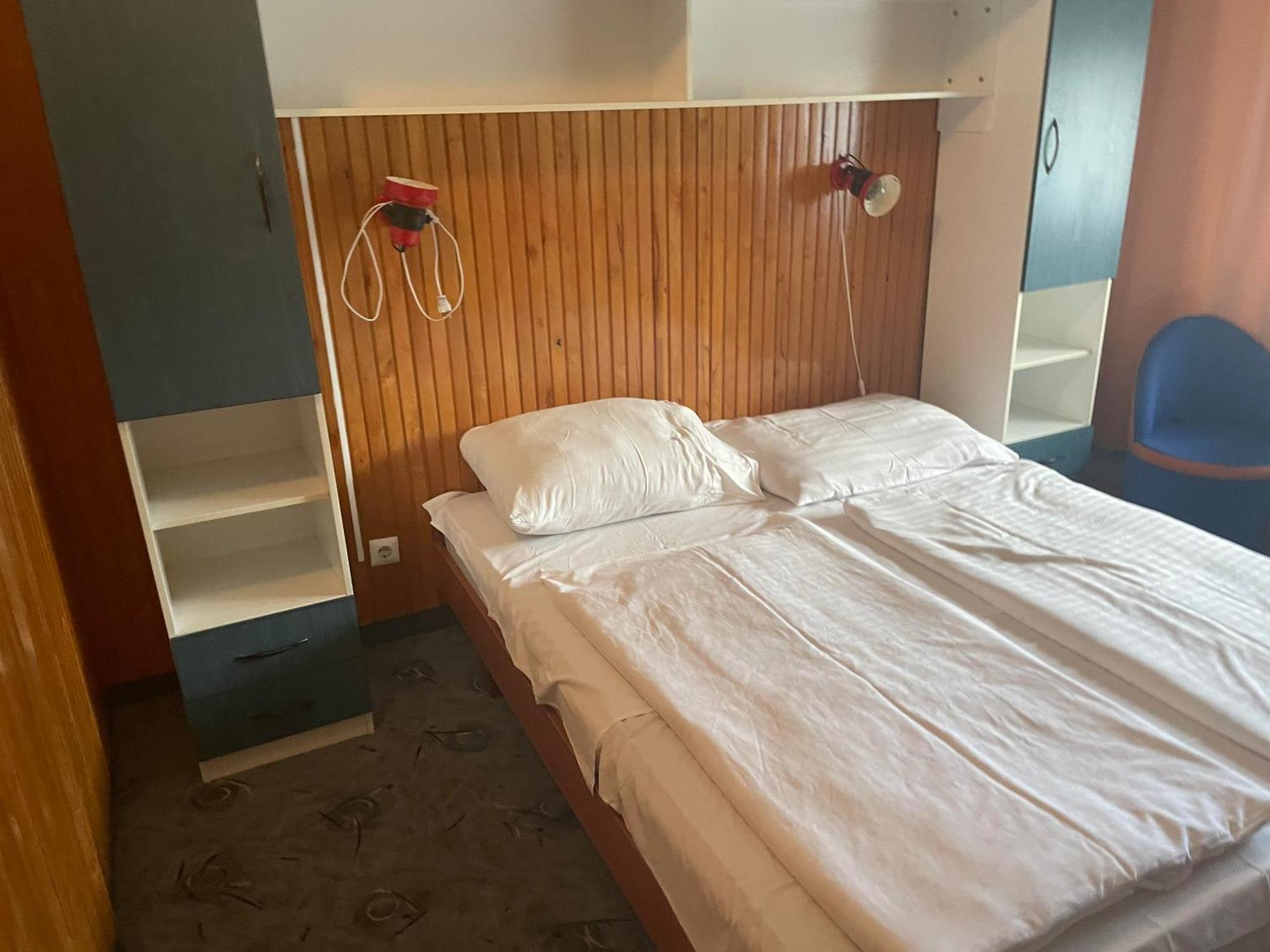 Tifani Szallo Hotel Balatonlelle Luaran gambar