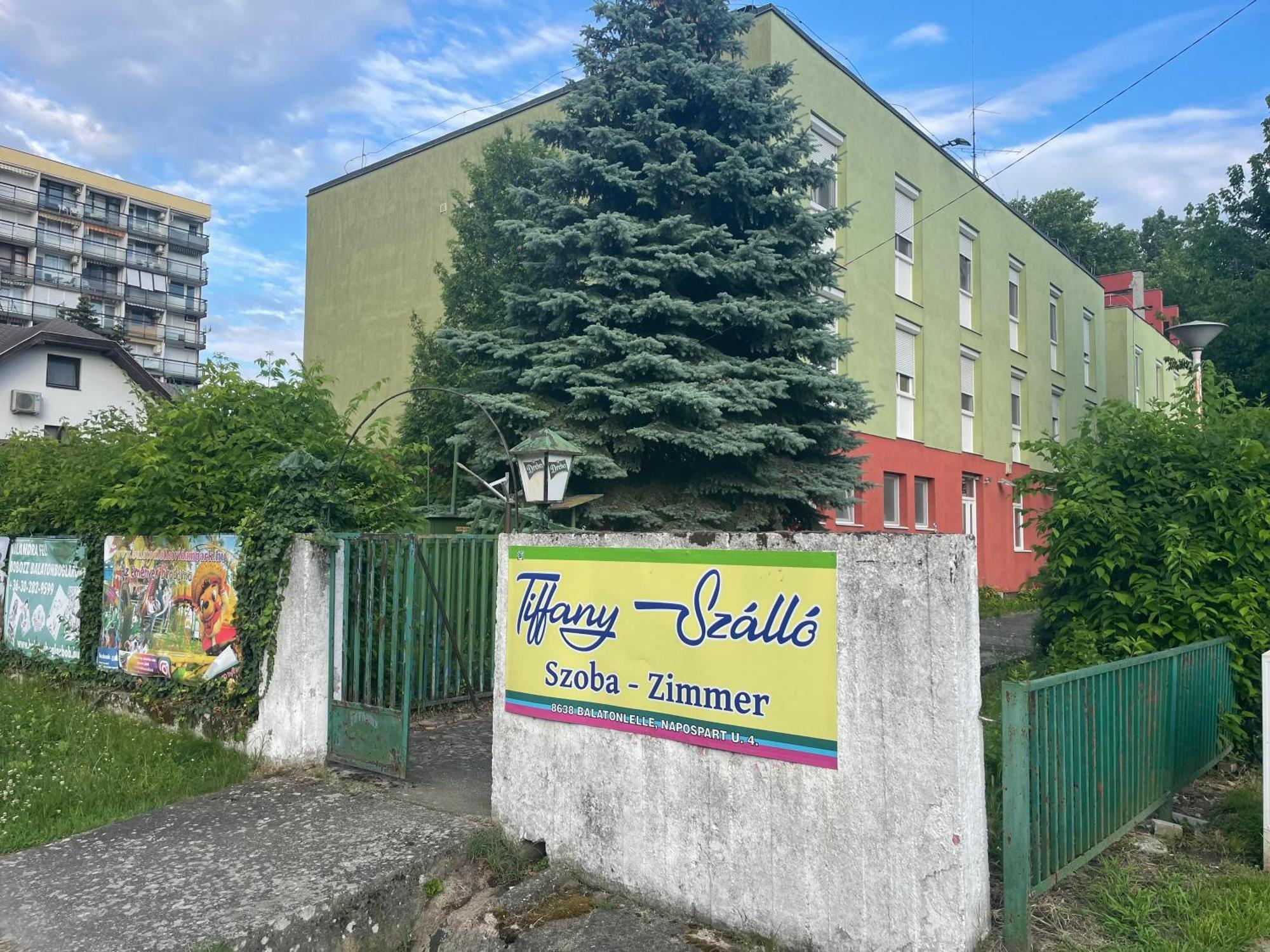 Tifani Szallo Hotel Balatonlelle Luaran gambar