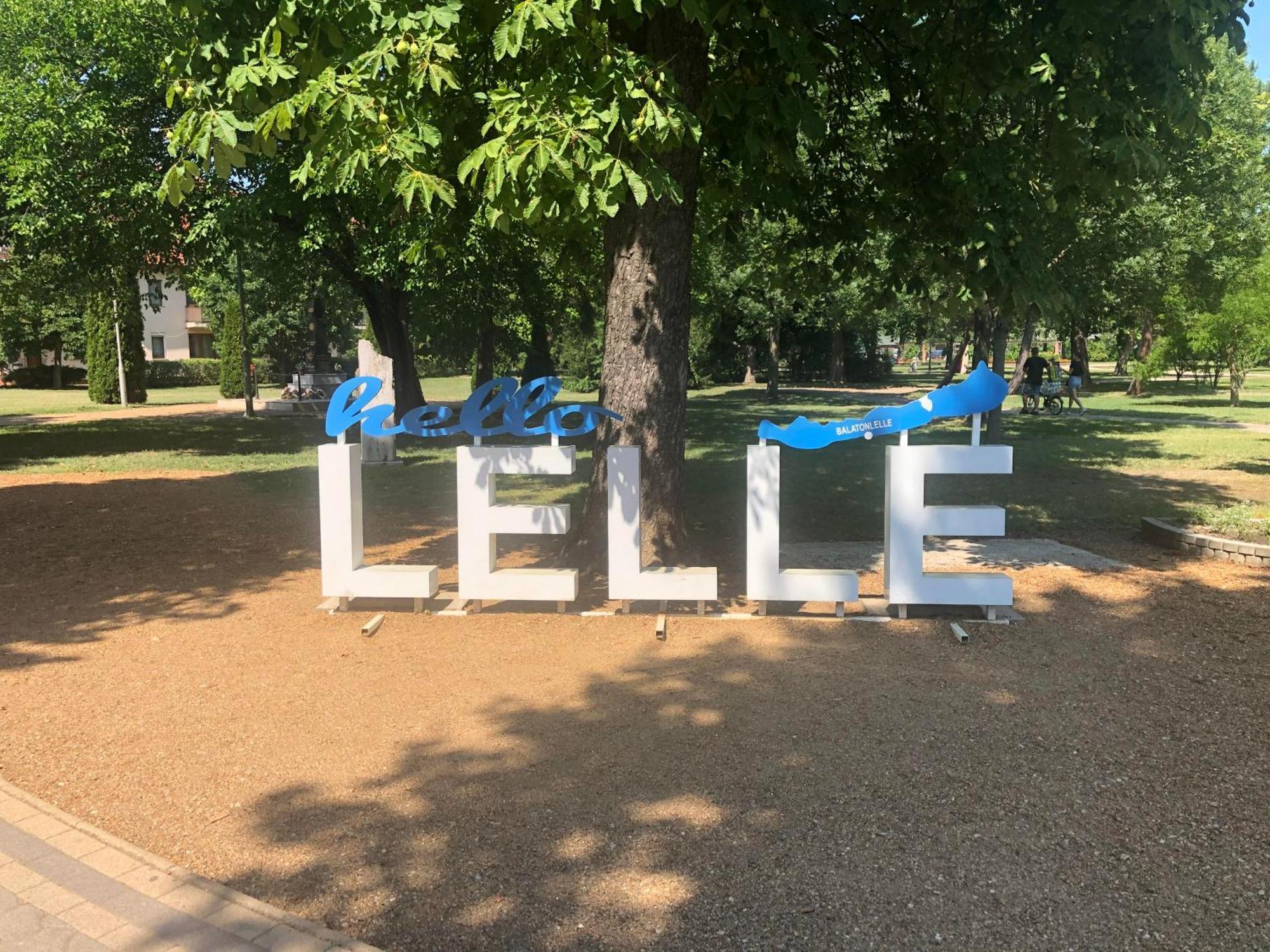 Tifani Szallo Hotel Balatonlelle Luaran gambar